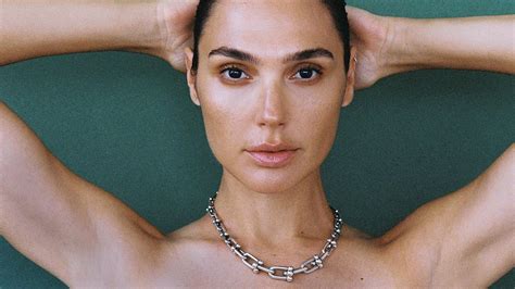 wonder woman nuda|wonder woman star gal gadot gets naked in Triple 9 